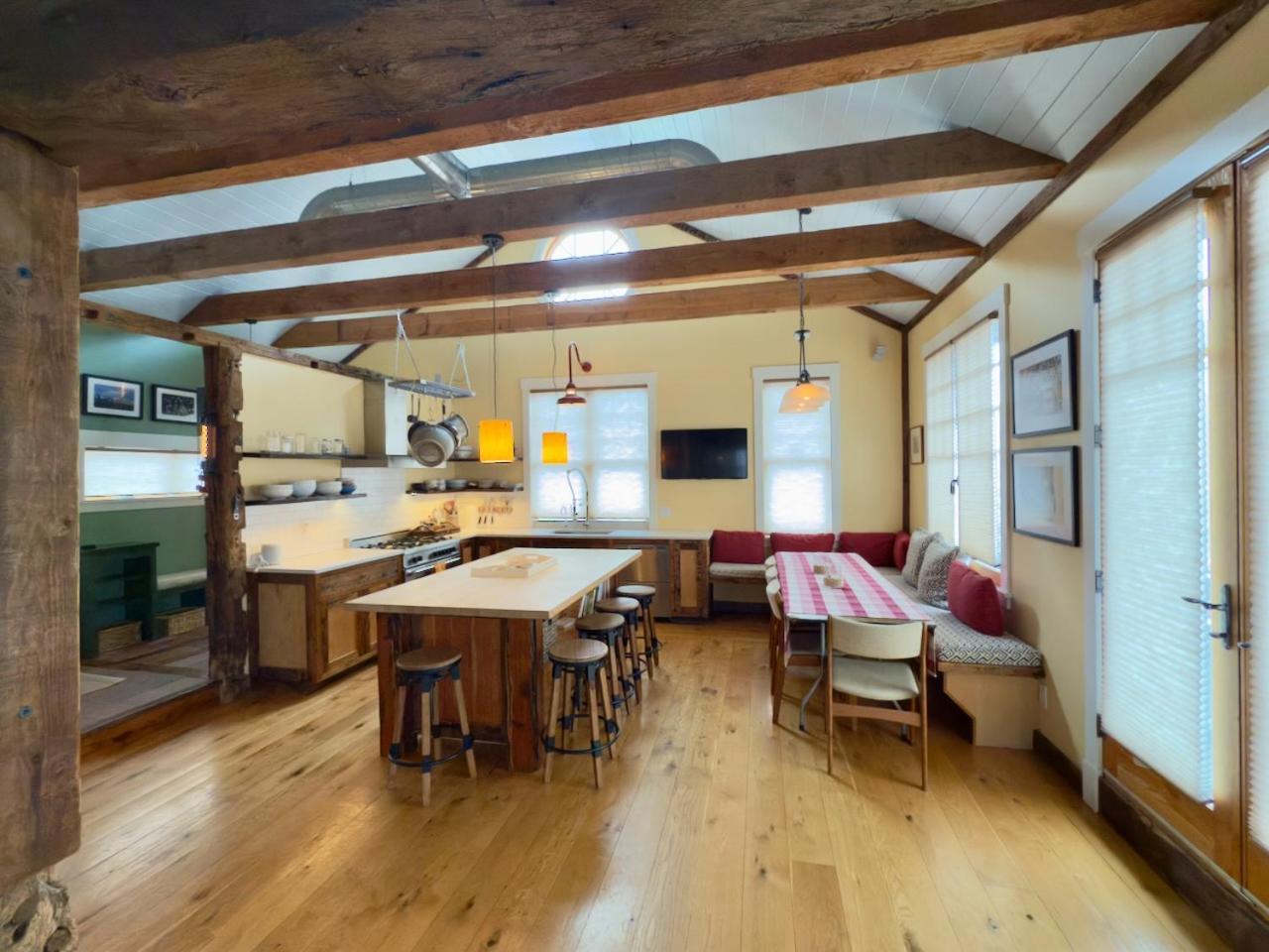 Hotel Magical Post And Beam Loft Downtown Newport! Exterior foto